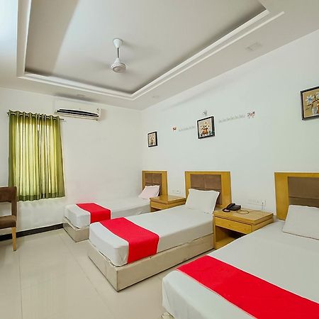Stay Guru Usha Residency Bhuj Buitenkant foto