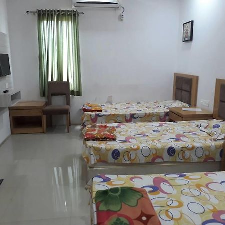 Stay Guru Usha Residency Bhuj Buitenkant foto