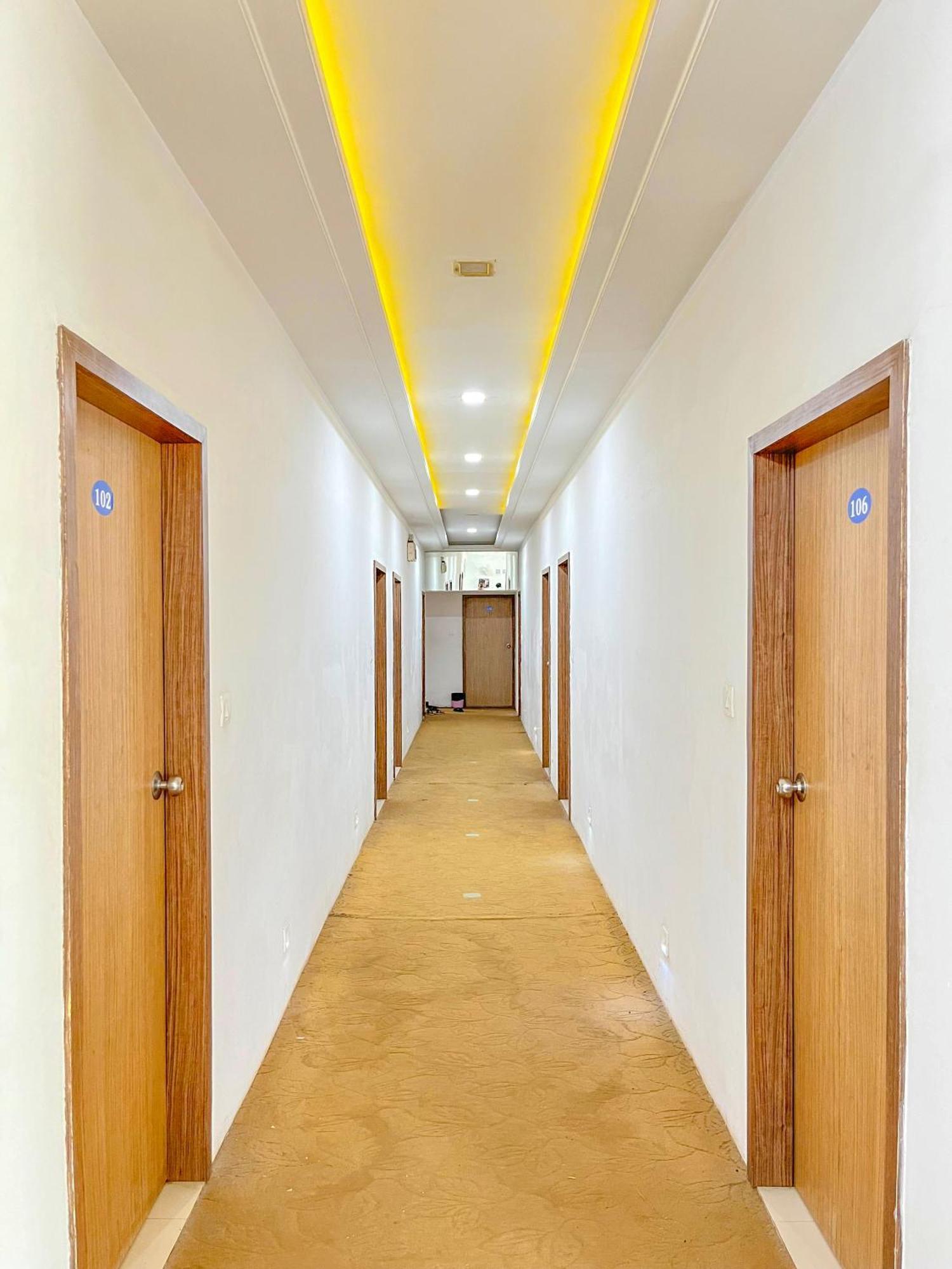 Stay Guru Usha Residency Bhuj Buitenkant foto