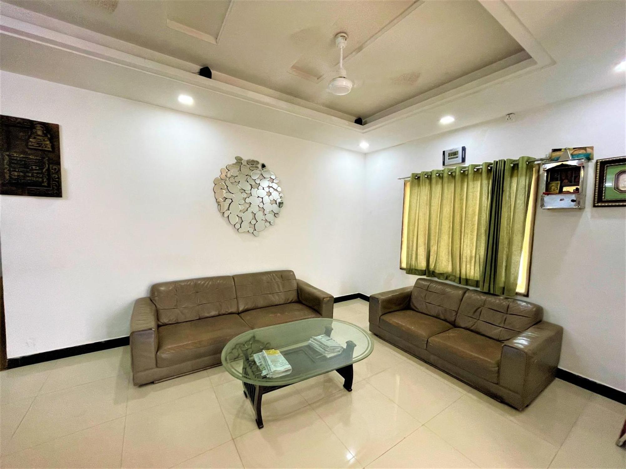 Stay Guru Usha Residency Bhuj Buitenkant foto