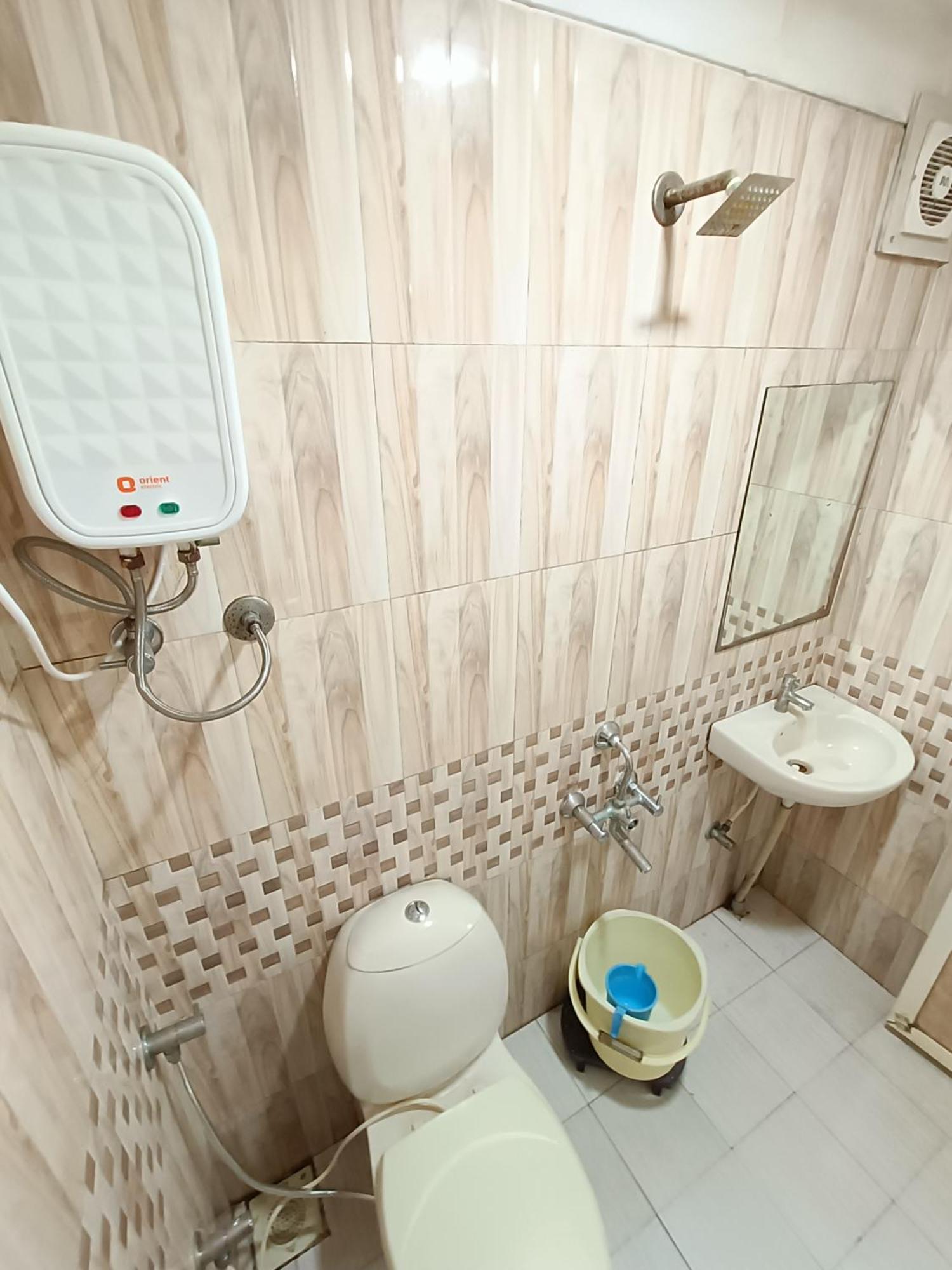 Stay Guru Usha Residency Bhuj Buitenkant foto