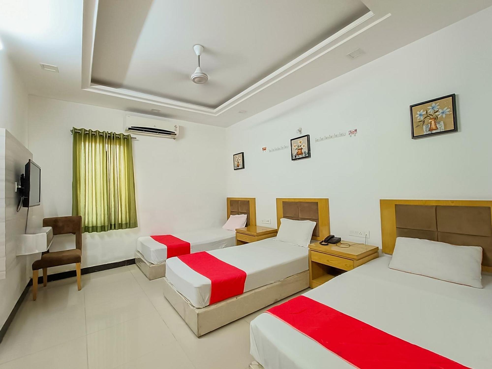 Stay Guru Usha Residency Bhuj Buitenkant foto