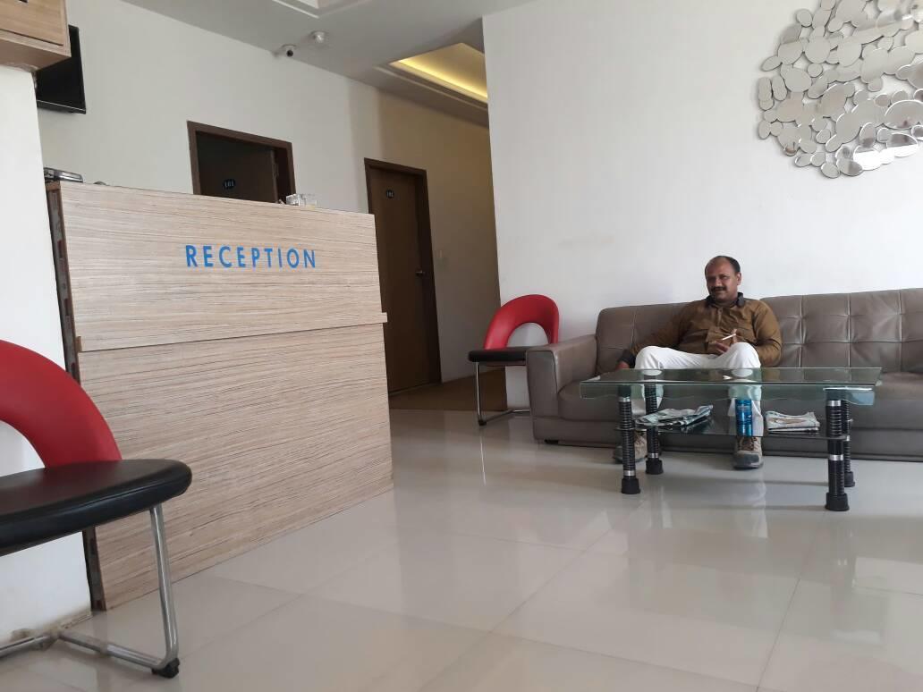 Stay Guru Usha Residency Bhuj Buitenkant foto
