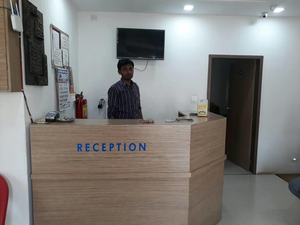 Stay Guru Usha Residency Bhuj Buitenkant foto