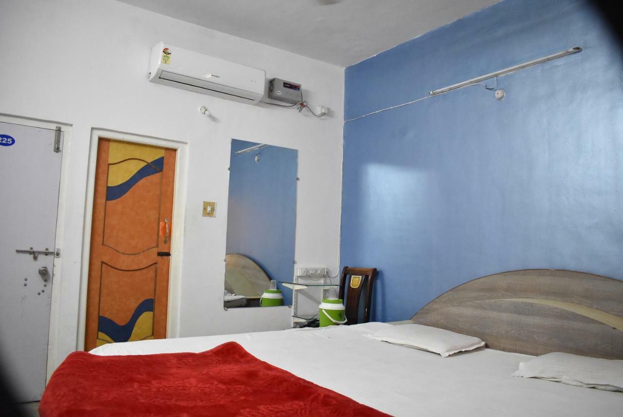 Stay Guru Usha Residency Bhuj Buitenkant foto