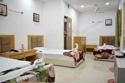 Stay Guru Usha Residency Bhuj Buitenkant foto
